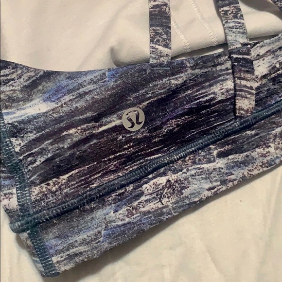 Lululemon energy sport bra size 6 - Picture 3 of 4